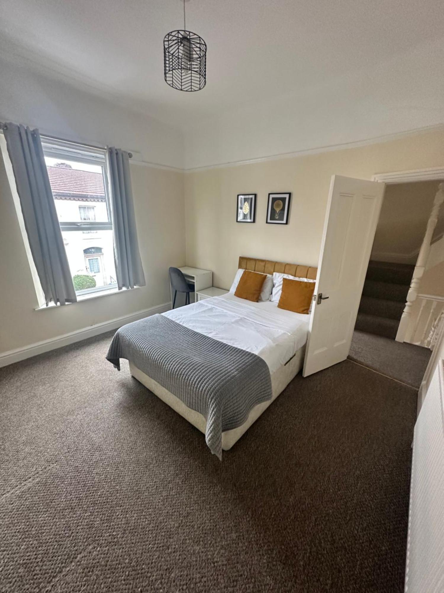 Modern 5 Bedroom House Near Lark Lane Liverpool Buitenkant foto