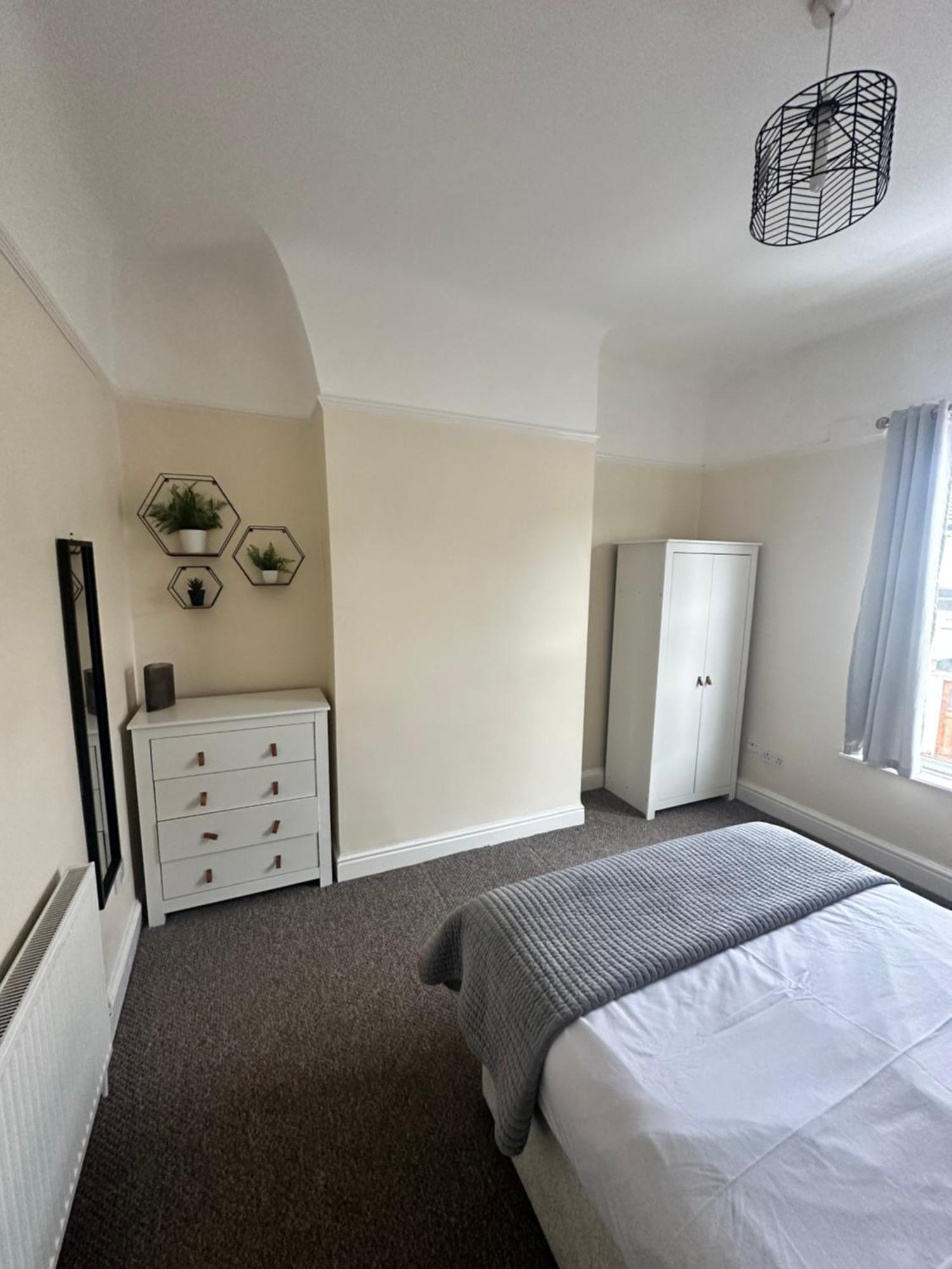 Modern 5 Bedroom House Near Lark Lane Liverpool Buitenkant foto